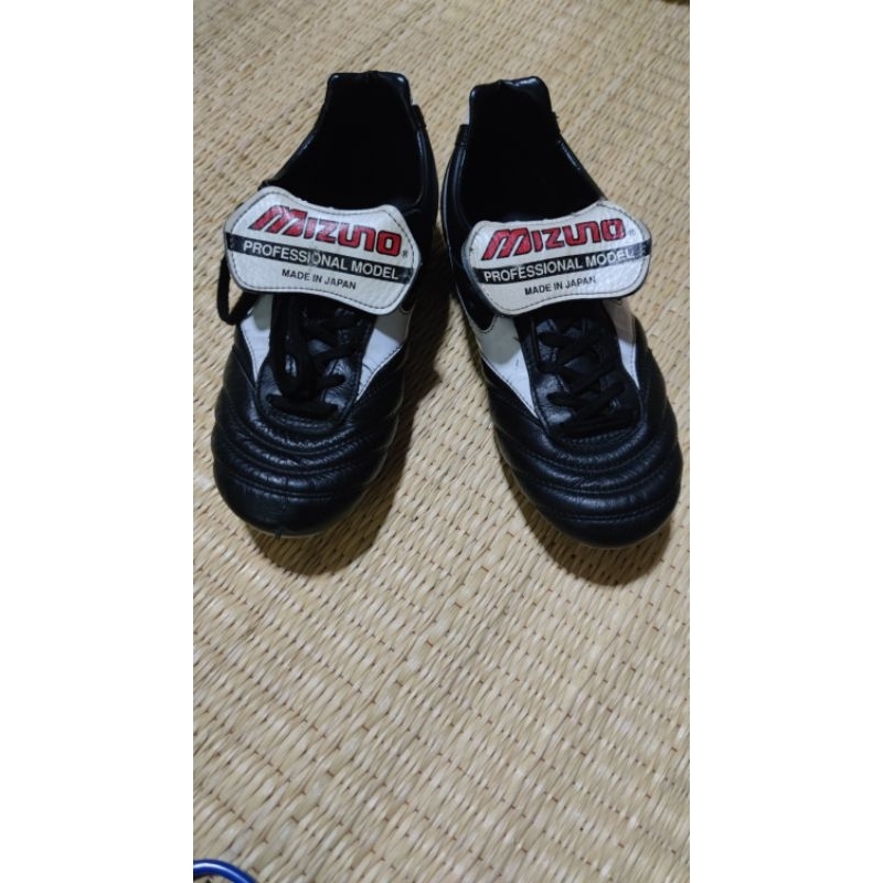 รองเท้าสตั๊ดรุ่นลิมิเต็ด ของสะสม มือสองแท้จากญี่ปุ่น Mizunoเบอร์ 23