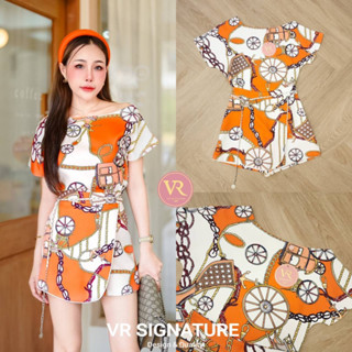 Set เสื้อปาดไหล่แขนสั้น ทรง oversize​ เล็กน้อย แมทช์กับ​กางเกงขาสั้นเข้าชุด