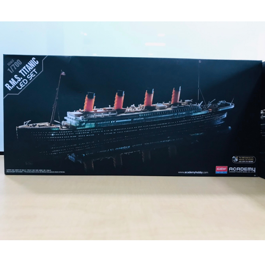Academy R.M.S. Titanic LED Set Scale 1/700 #เรือ