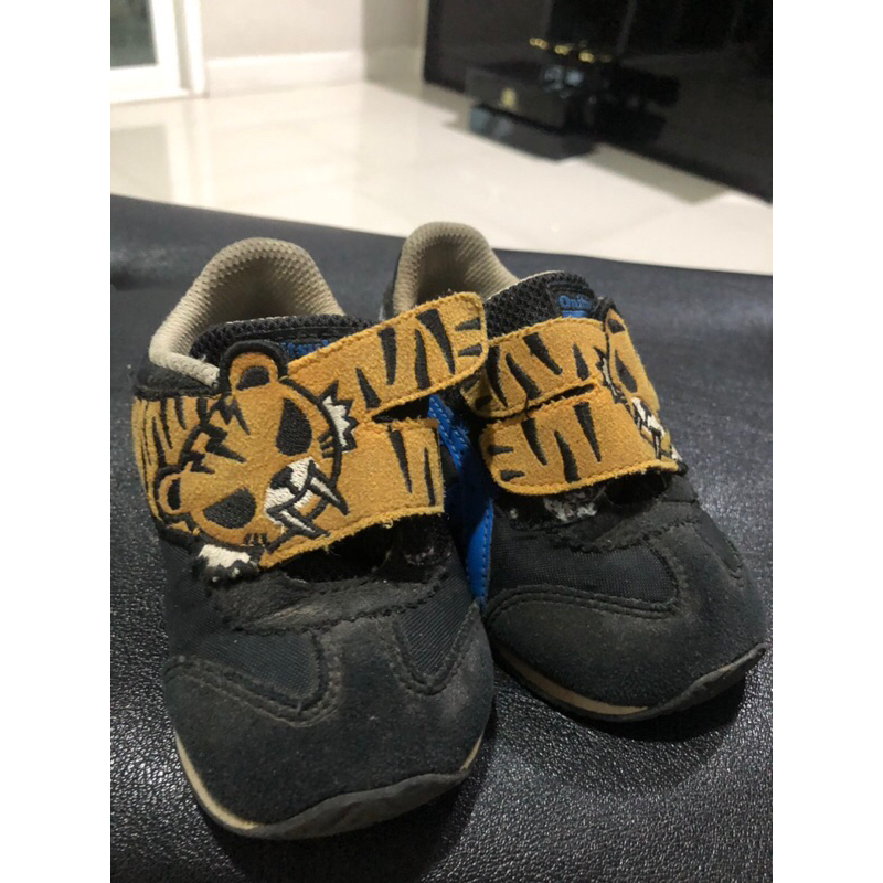 พร้อมส่ง onisuka tiger แท้ 100% มือสองของเด็ก