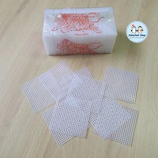 <แบ่งขาย>แผ่นเฟรมพลาสติกสี่เหลี่ยม แผ่นเฟรมปักไหมพรม ตราเสือ ขนาด 7x7 cm