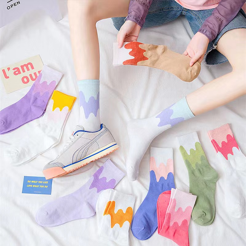 ถุงเท้าสเก็ตบอร์ด ลายน่ารัก ลายไอติม สวมใสสบายJapanese gradient socks pure cotton socks girls long tube fashion socks