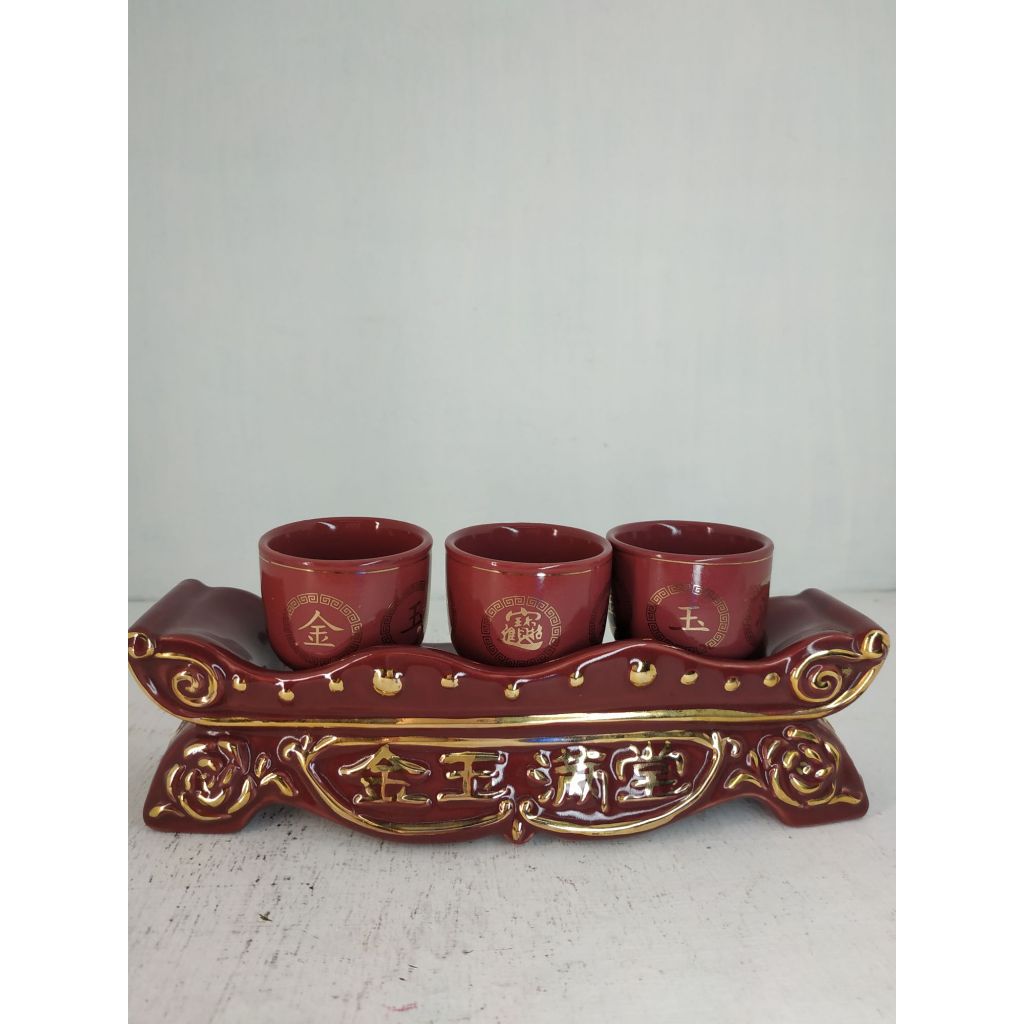 ชุดถ้วยน้ำชา3ใบแดงงานเซรามิคราคาชุดละ200บ.