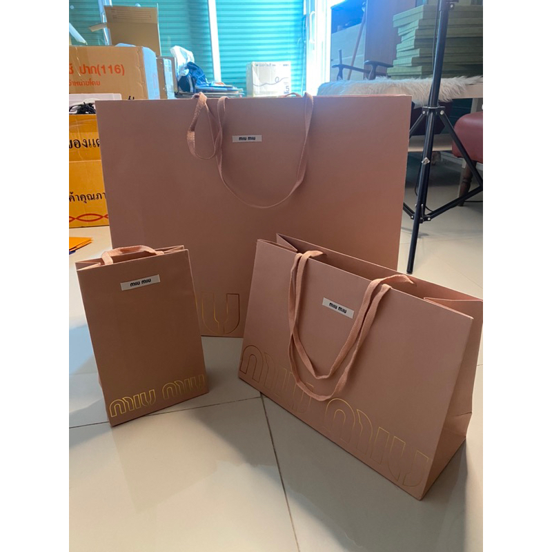 ถุงกระดาษmiu miu ออกช๊อปสวย