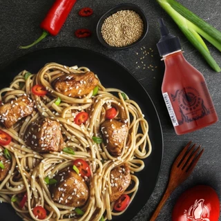 ซอสพริกศรีราชา สูตรเผ็ดร้อน ตราห่านบิน ขนาด 200 มล. Flying Goose Sriracha Blackout 200 ml.