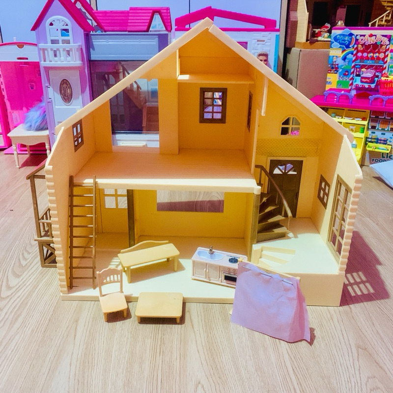 บ้านซิลวาเนียนsilvanian มือสอง แถมเฟอร์นิเจอร์ตามภาพค่ะ