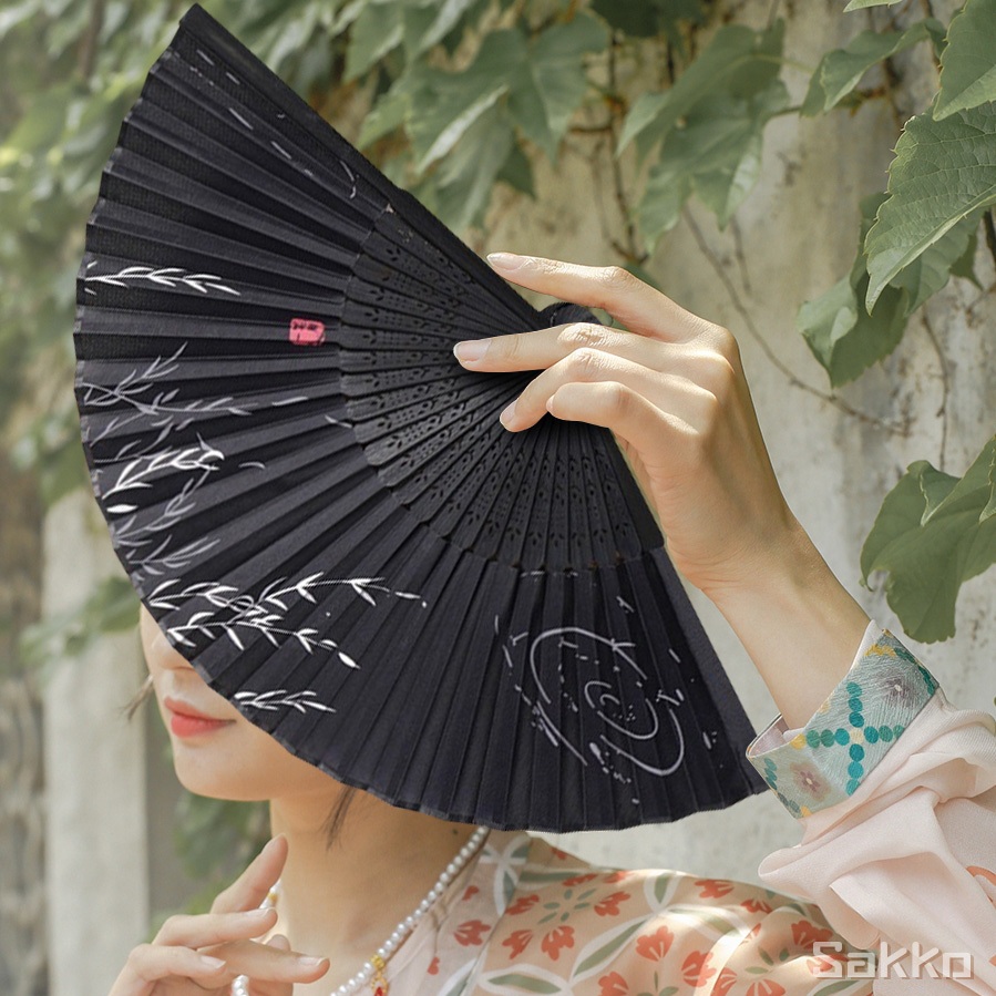 พัดจีนโบราณ 8นิ้วมีพู่ห้อย พัด ด้ามไม้ไผ่เนื้อผ้า พัดจีน หลายสี พัดมือพับได้พกพาง่าย