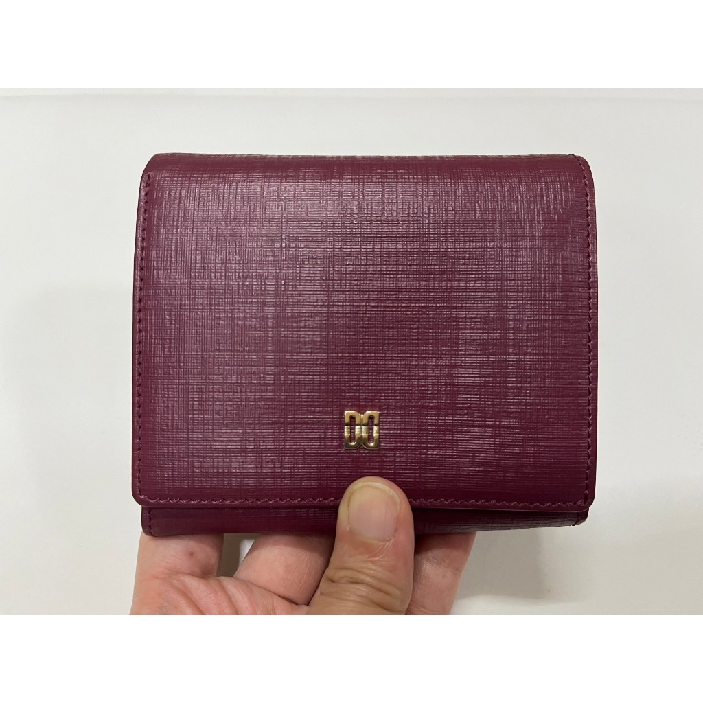 Daks กระเป๋าสตางค์ผู้ดีอังกฤษ หนังวัวแท้ สี Maroon มาพร้อม Signature house check ของแท้ มือ 1 gift