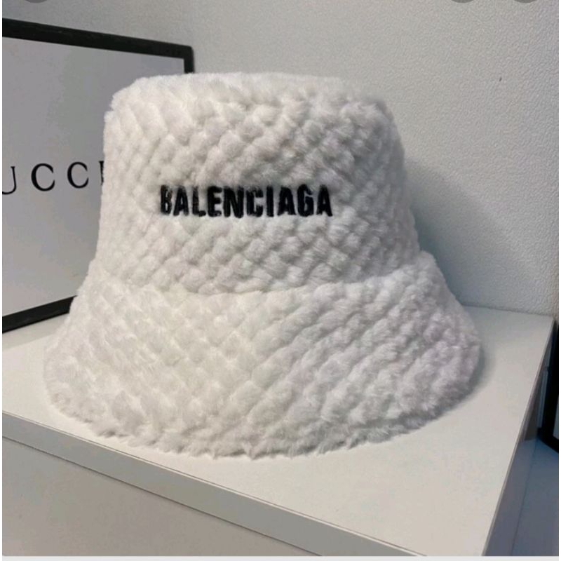 หมวก Balenciaga สีขาว มือสอง