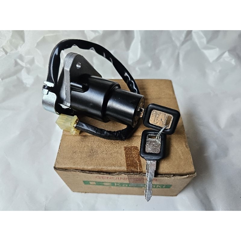 ส​วิทช์​กุญแจ​ Kawasaki​ KR150​ ท้ายแบน แท้ใหม่ ชุดเล็ก