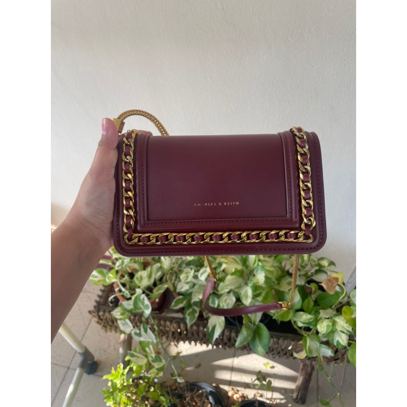 Charles & keith หน้าโซ่ทอง 499 ส่งฟรี