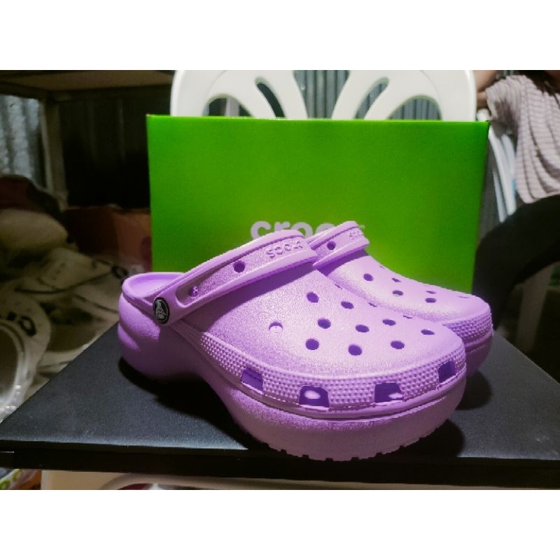 Crocs Collection รองเท้าแตะ รองเท้าเสริมส้น UX Classic Crush Clog แบบสุดฮิตมาใหม่