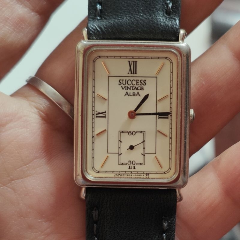 นาฬิกาญี่ปุ่นมือสอง Vintage Alba by Seiko 2เข็มครึ่ง ทรง tank ระบบถ่าน เรียบหรู สายใหม่หนังแท้