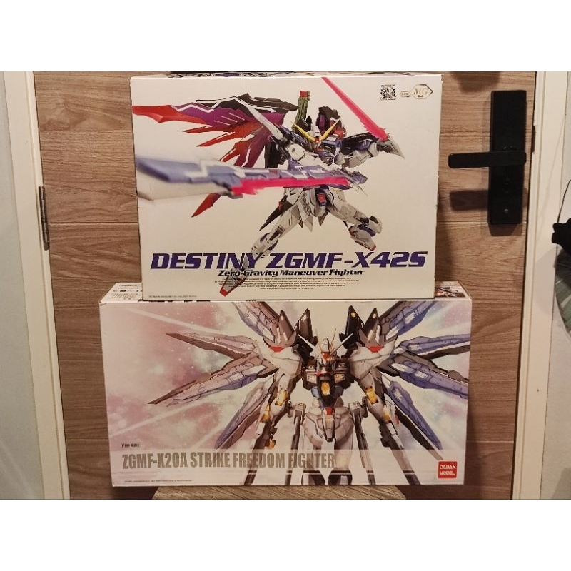 Strike freedom / Destiny (daban momoko)