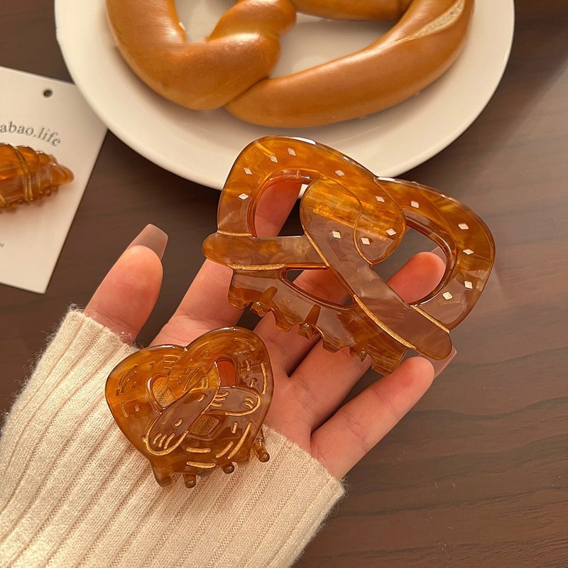 Jolie | Pretzel acetate hair clip กิ๊บครัวซอง กิ๊บหนีบผม