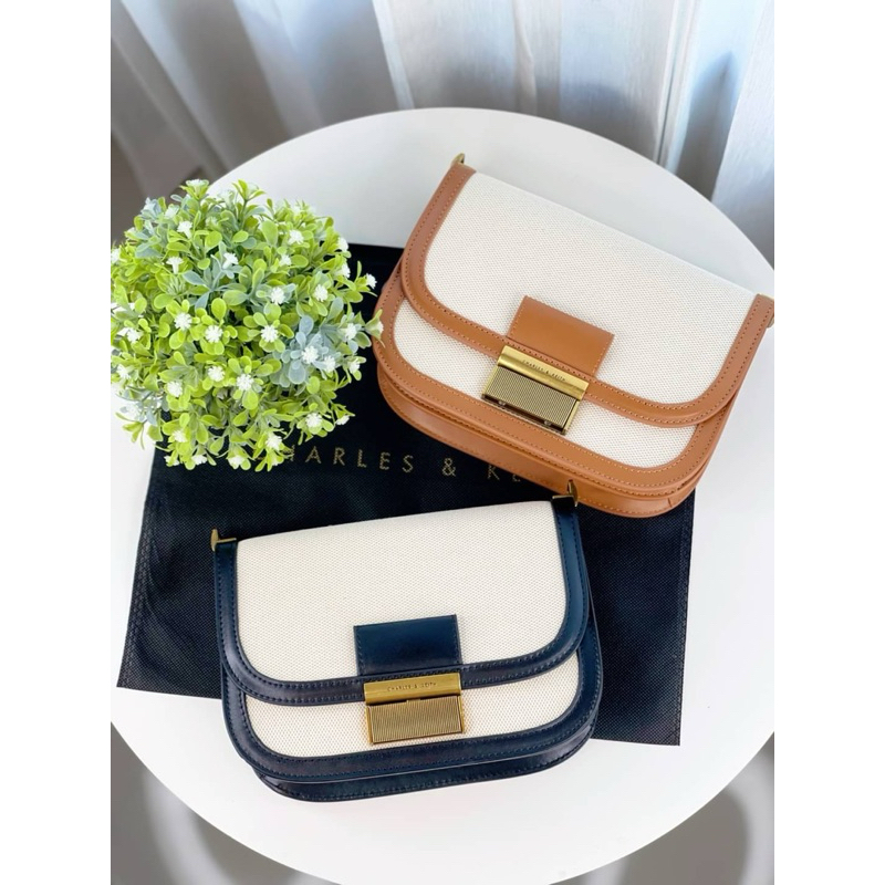 กระเป๋าสะพายข้างงง ck