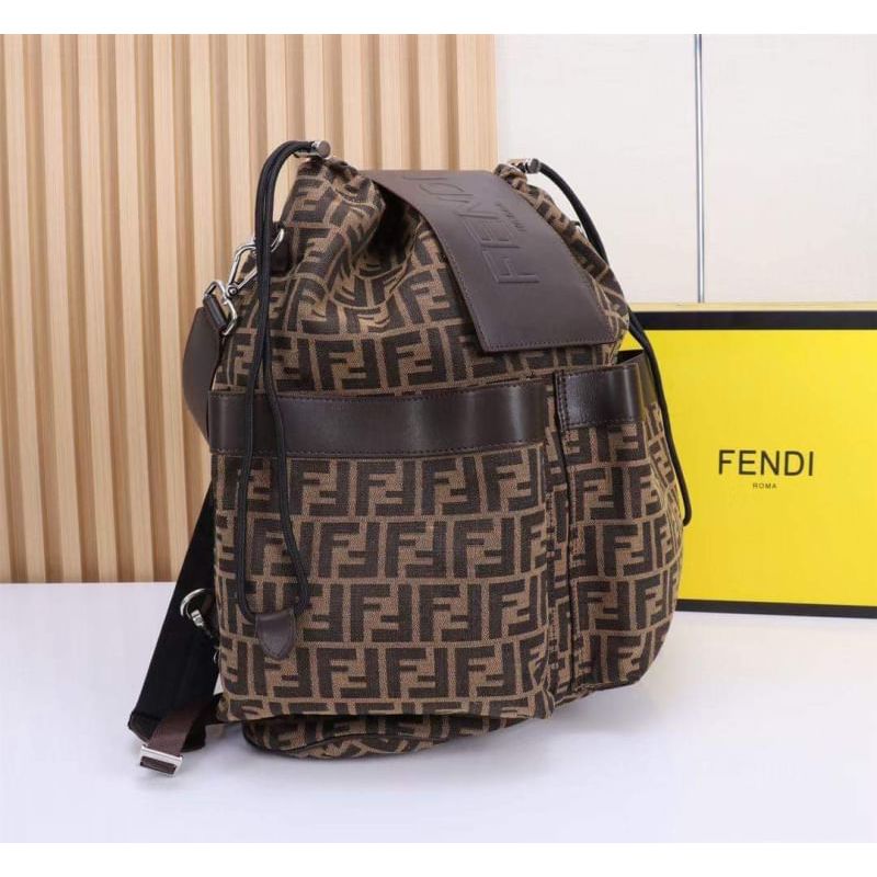 กระเป๋า เป้ Fendi ใส่ได้2แบบ เป้และแบบถือ งาน Vip* พร้อมส่งเทียบแท้