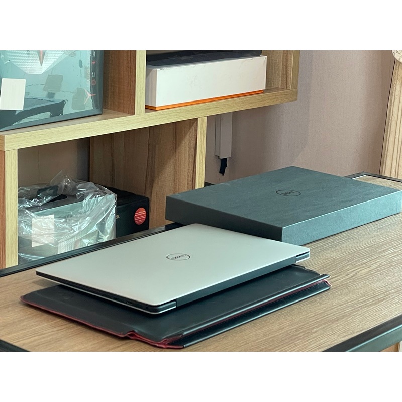 DELL XPS 13 9370 i7-8550U SSD512GB RAM 8GB Win 10 คีย์ไฟ สินค้ามือสอง สภาพดี