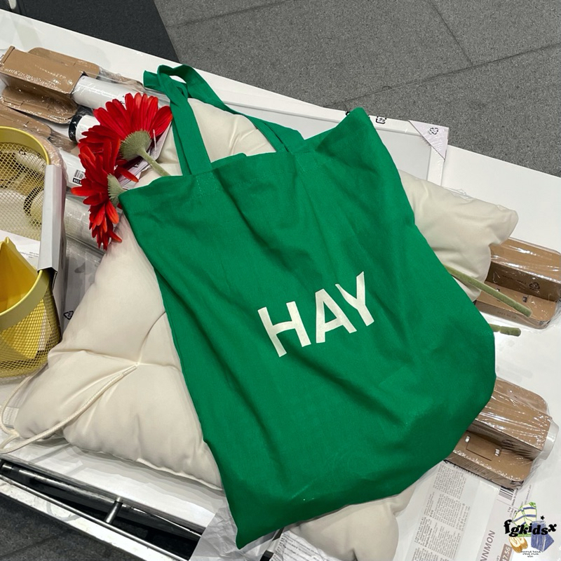 สินค้าพร้อมส่งมือหนึ่ง กระเป๋าผ้า HAY Green Tote Bag  (แท้100%) ถุงผ้าใส่ของสีเขียว