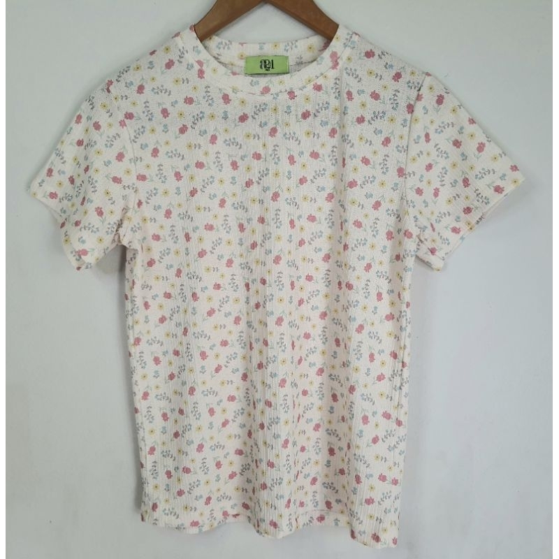 เสื้อยืดมือสองลายดอก เสื้อยืดน่ารัก a21shop