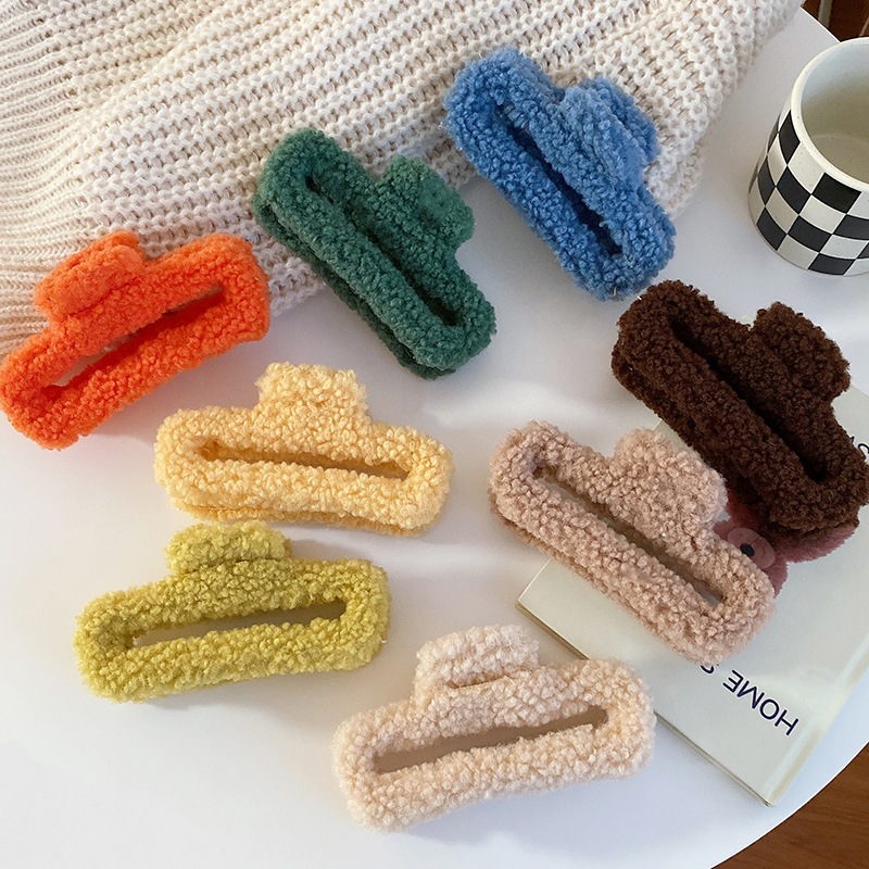 Wool Clip กิ๊บหนีบผมผ้าวูลขนฟู ขนาดใหญ่ 14cm. เก็บผมได้เยอะ หนีบแน่น ใหญ่สะใจ กิ๊บติดผม กิ๊บผม กิ๊บเกาหลี