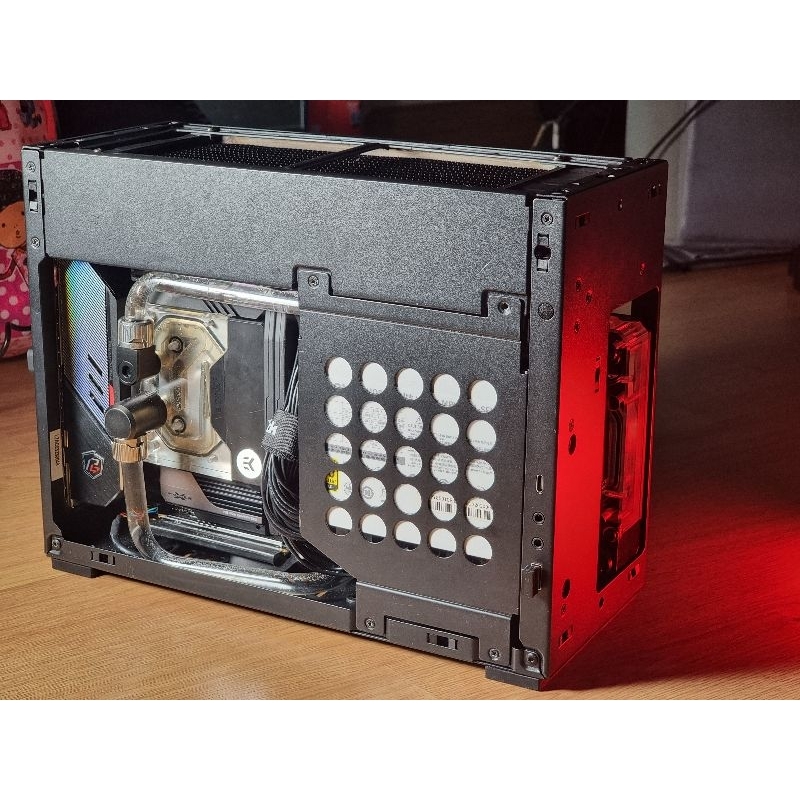 คอมประกอบ สาย ITX ทำงานเล่นเกมชึดน้ำเต็มระบบ