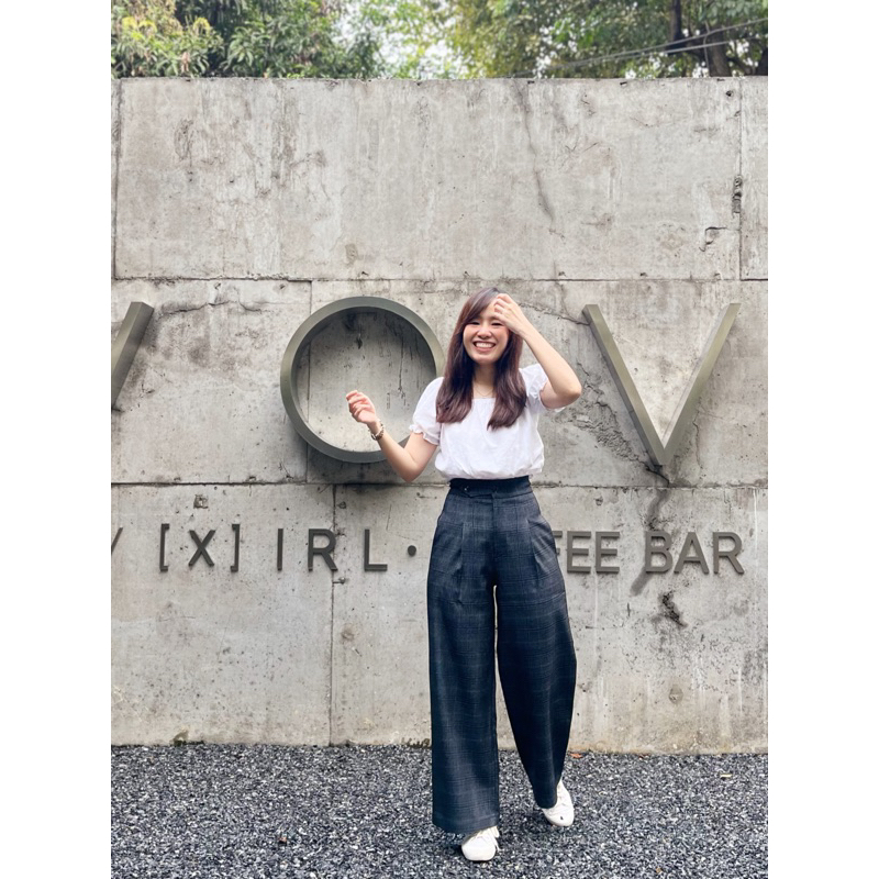 ส่งต่อ Jin.bkk กางเกงเอวสูงขายาวลายสก๊อตสีดำ Size XS ใส่แล้วเอวสับ