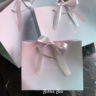 ꒰1ใบ꒱ถุงกระดาษ โทนสีผสมชมพู-ฟ้า ตะโกนเบาๆว่า สวยลงตัว สำหรับใครที่ชอบสีเรียบๆ ริบบิ้นทูโทน สีชมพู-ฟ้า