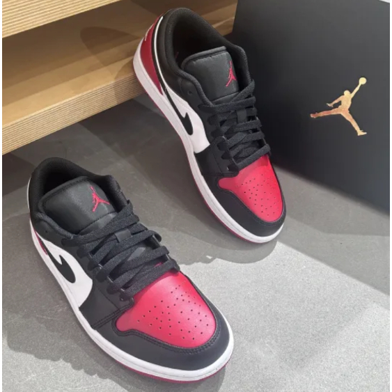 （ของแท้ 100 %）Nike Air Jordan 1 low bred toe 553558-612 สีแดง