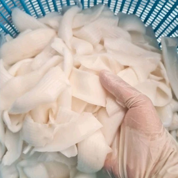 เนื้อมะพร้าวน้ำหอม ขูดริ้ว ชั้นครึ่ง-1.7 ชั้น 1 kg.