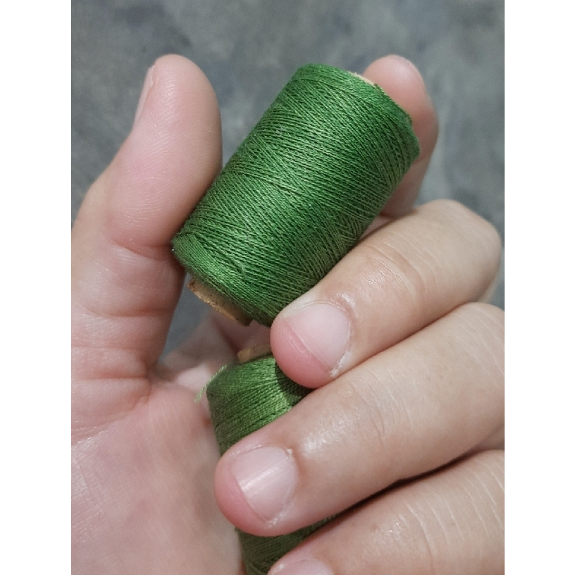 ด้ายเส้นเล็กหลากสี สำหรับงานปัก (ไม่ใช่ด้ายเย็บผ้า ) ฝ้าย 100% ความยาวด้ายต่อหลอด ประมาณ 200 เมตร ขนาดเส้นประมาณ 0.1 มิล