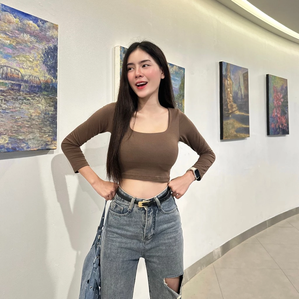 เสื้อครอปแขนยาว ผ้าเรย่อนยืดเยอะ ทรงคอเหลี่ยม 🧸ผ้ากระชับไม่ร้อนใส่สบาย ใส่ถ่ายรูปคือปัง รุ่น 191