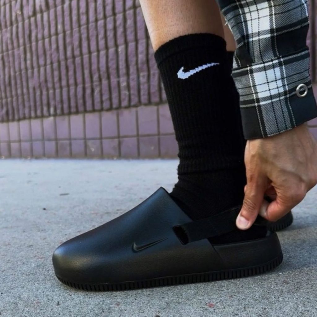 [ลิขสิทธิ์แท้] Nike Collection ไนกี้ รองเท้าแตะ รองเท้าผู้ชาย ND M Calm Slide FD4116-001 / FD4116-100 (1800)