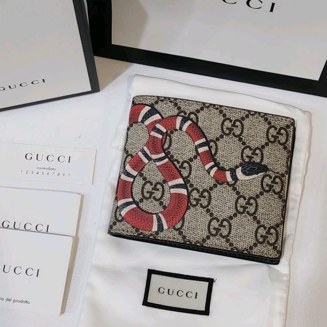 🌟 Like New Gucci Sneak bifold wallet สวยกริ๊บบบ