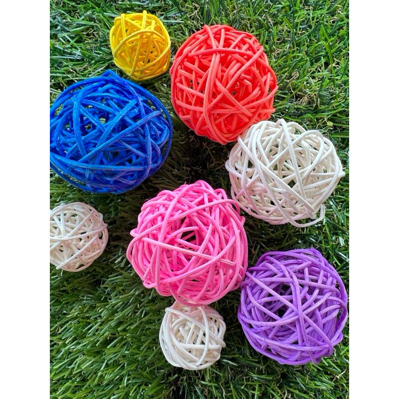 ลูกบอลนก ของเล่นนก สีสัน สีธรรมชาติ บอลนกเล็ก บอลนกใหญ่