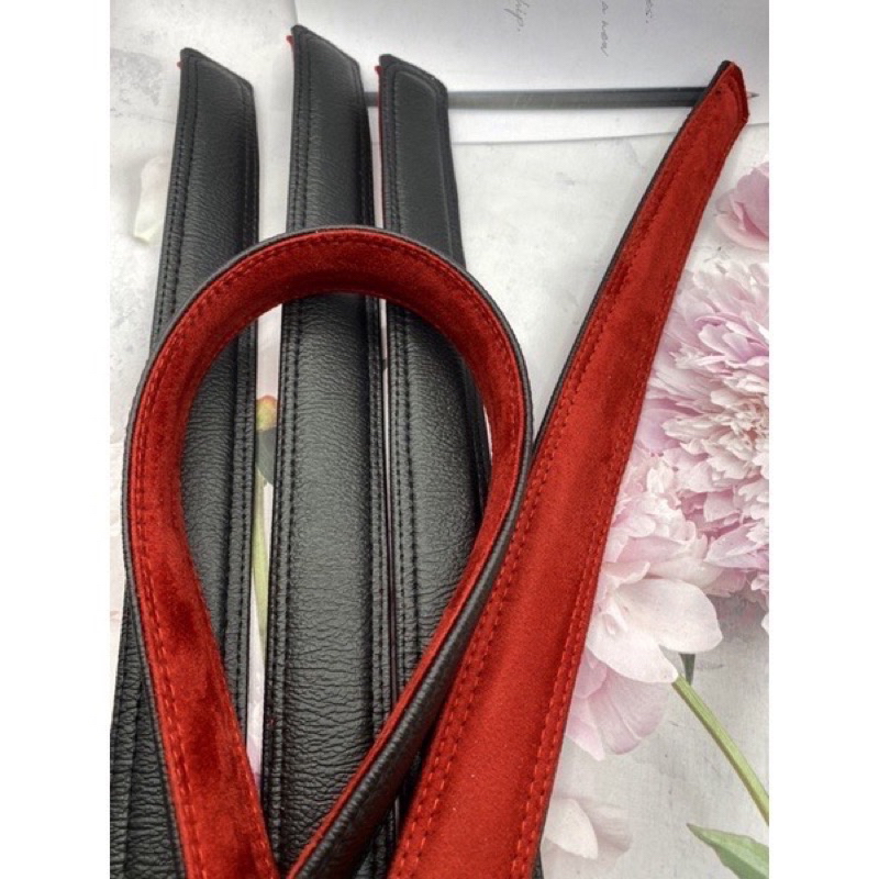 สายหิ้วลำโพงDIYหนังลายหนังแท้ขนาด1.5นิ้วด้านหลังบุด้วยผ้าหนังกลับสีแดงมีดันทรงด้านในแข็งแรง(เจาะรูให้ค่ะ)