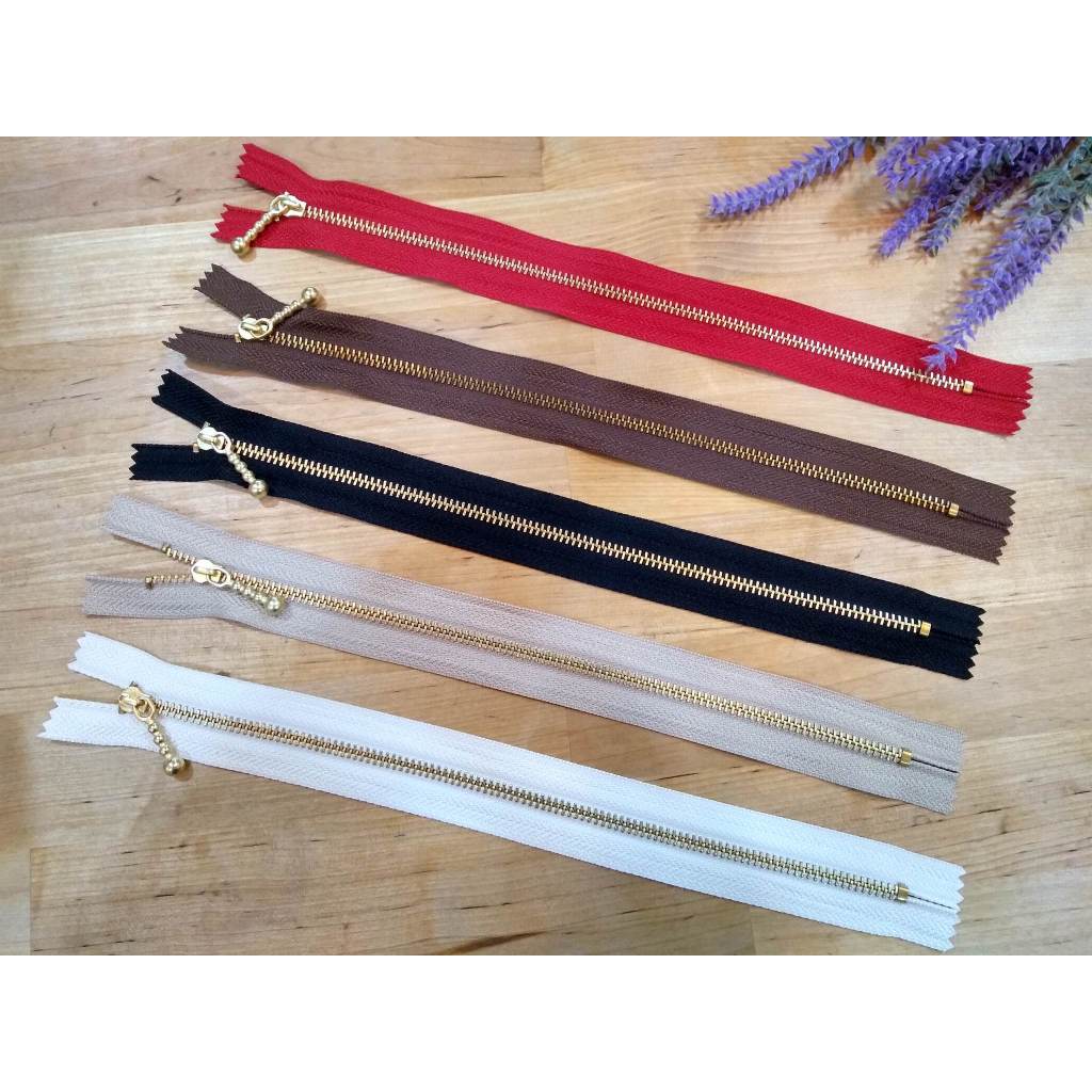 ซิปฟันเหล็กสีทองขนาด10นิ้ว ซิปฟันทอง ซิปฟันสีทอง  รูดลื่น รูดดี ซิปนำเข้า หัวซิปลูกตุ้ม      !!!   สีทองสวยมาก !!!