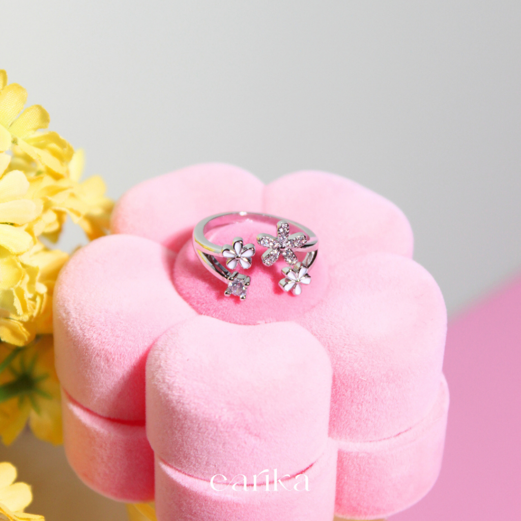 earika.earrings - white irish flora ring แหวนรูปดอกไม้คริสตัล เงินแท้ เหมาะสำหรับคนแพ้ง่าย