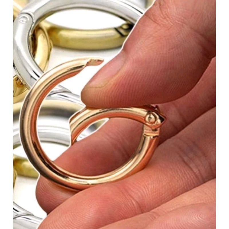 ห่วงสีเงินสีทองเปิดได้1ชิ้น15 บาท(2.5cm)3cm)