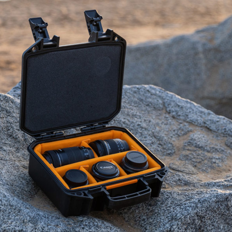 Pelican รุ่น V100 Vault Equipment Case With Padded Dividers - Black