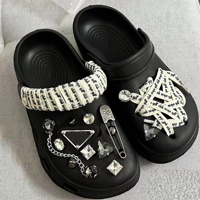 🔥จิ๊บบิทตัวติดรองเท้ามีรู รูปแบบการ์ตูน ตัวติดรองเท้า crocs DIY ตุ๊กตาติดรองเท้า ตกแต่งสวยงาม สไตล์น่ารัก