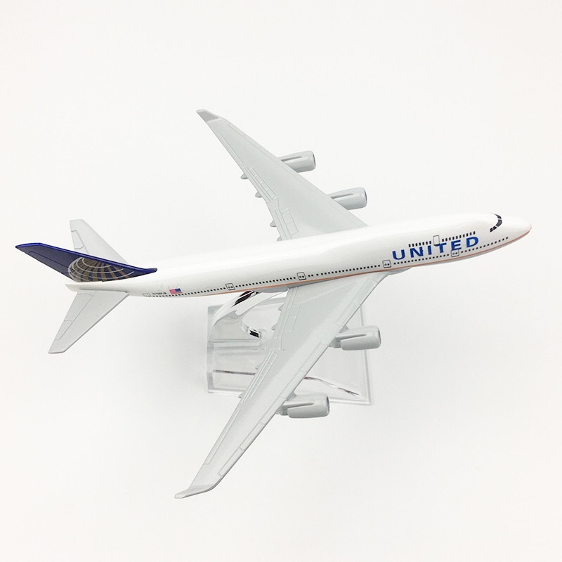 [16cm] โมเดลเครื่องบิน United Airlines Boeing B747 ทำด้วยเหล็ก มีฐานตั้งโชว์ให้ สวย งานละเอียด