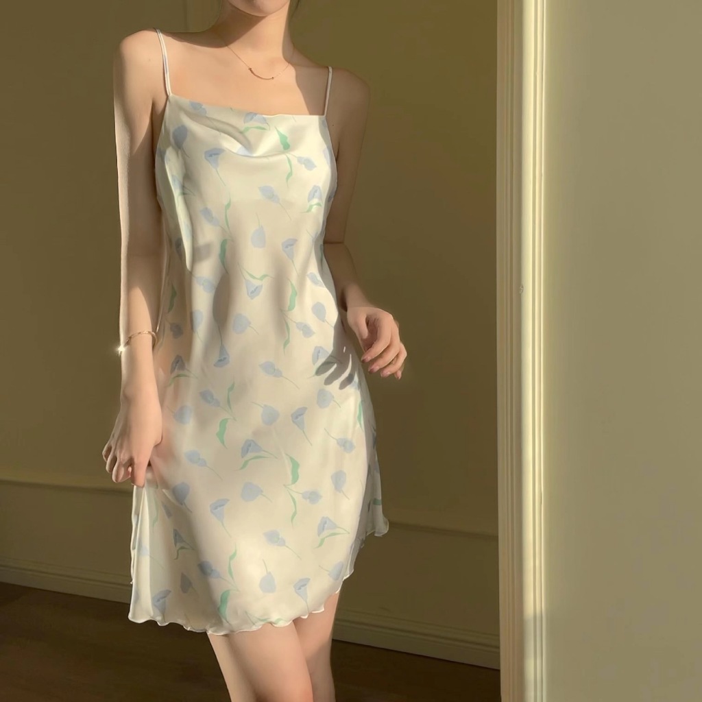 ชุดนอน ซาติน ชุดนอนผ้าไหมน้ำแข็ง ผ้าคุณภาพสูงสวมใส่สบาย สายสะพายไหล่ปรับได้ พร้อมส่งจากไทย（H9097）