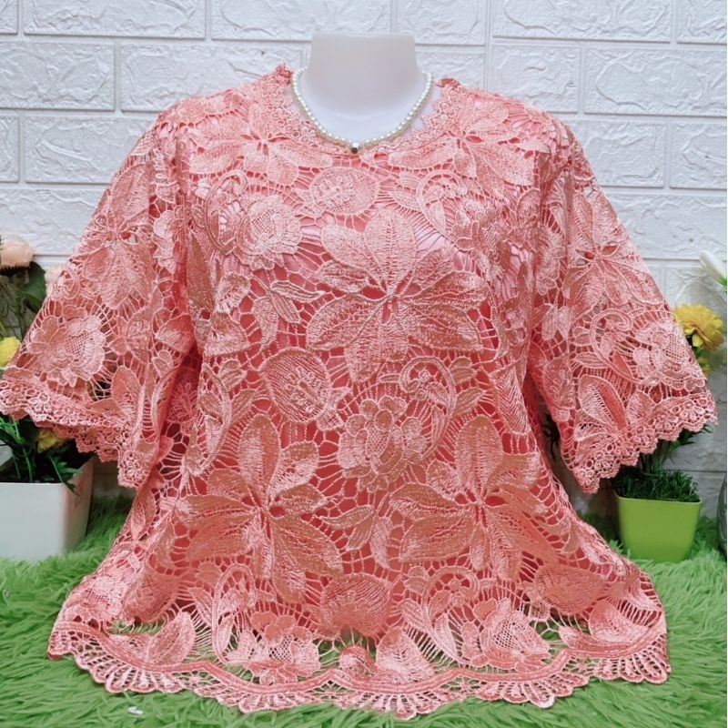 ผ้าเงา รอบอก 42-46 นิ้ว งานฟรีไซส์  ตัวเสื้อมีซับในตัวใส่สบายไม่คัน