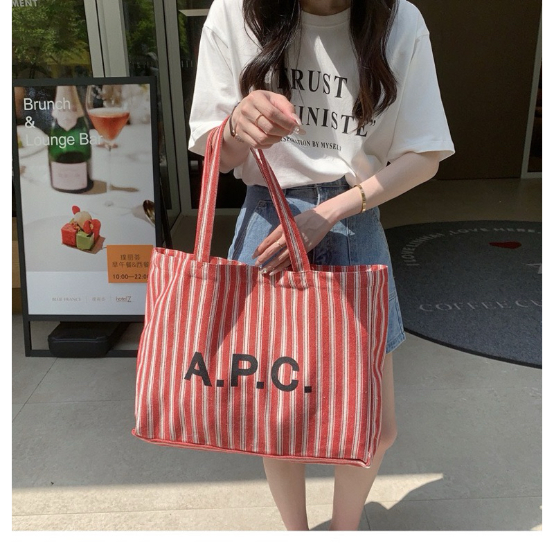 กระเป๋าผ้าลายทางสะพายข้างใบใหญ่ A.P.C มี 3 สี