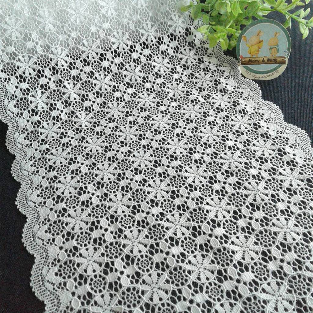 ลูกไม้ยืด สีขาว Taiwan Lace หน้ากว้าง 21 ซม. ราคา หลาละ 58 บาท / ลูกไม้ ผ้าลูกไม้ ลูกไม้วินเทจ