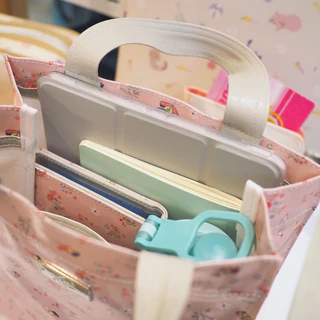 KEPT [ S ] กระเป๋าหิ้วขนาด S (รวมลาย) ใส่ไอแพดได้แบบไม่เลยออกมา