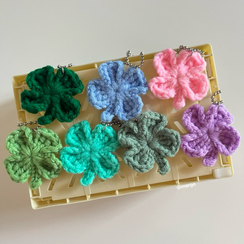 cloverleaf keychain 🍀☘ พวงกุญแจใบโคลเวอร์ พวงกุญแจไหมพรมถัก🌟