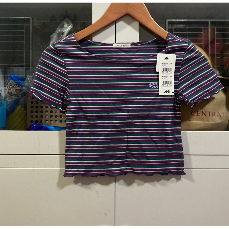 เสื้อยืดแขนสั้นผู้หญิง Lee แท้100% จาก Shop รุ่น LE 10021104 ไซด์  อก 30-32 ยาว 15 นิ้ว ป้ายเต็ม 890