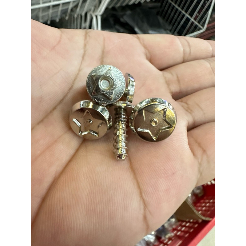 น๊อตกันขโมยไฟท้าย อีซูซุปี2020-2025 พร้อมชุดน๊อตพิเศษ ราคา ต่อ 1ชุด น๊อต4 ตัว - รูปที่ 2